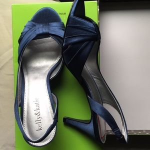 *NEW* satin navy 2.5” heel, size 7.5 open toe